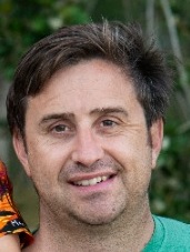 Tomás